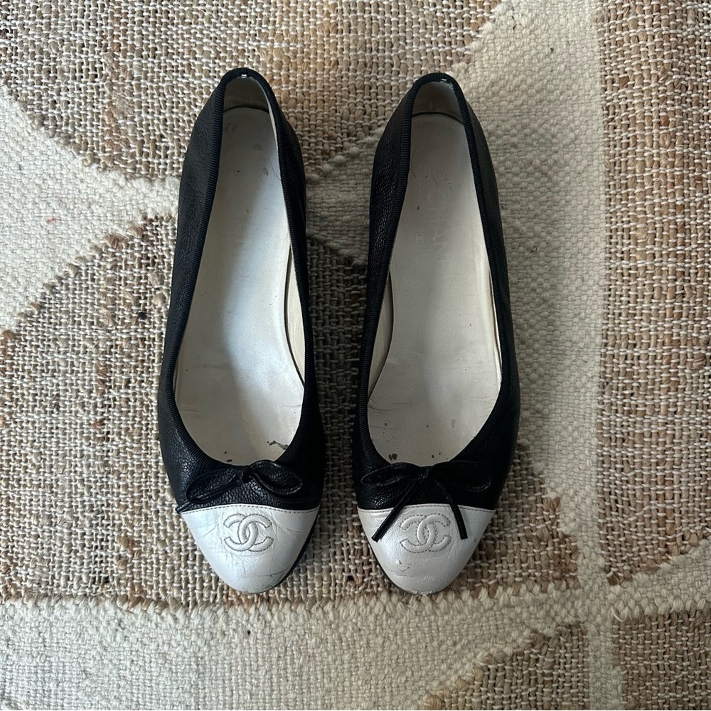 Authentic Chanel Black & White Leather Ballet Flats